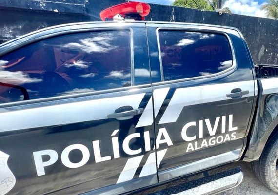 Mãe é presa por tortura após relatos de afogamento e agressões contra filhos