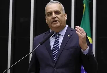 Gaspar “caminha fortemente” para o Senado e pode se filiar ao PL