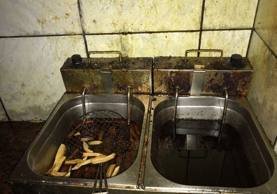 Barraca de lanches da orla é interditada por comércio irregular de alimentos