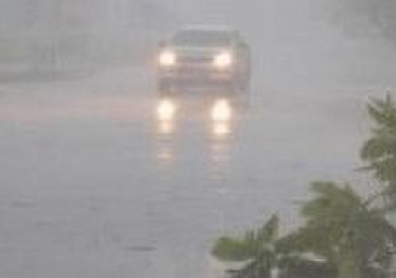 Temporal provoca alagamento em várias cidades no Sertão de Alagoas