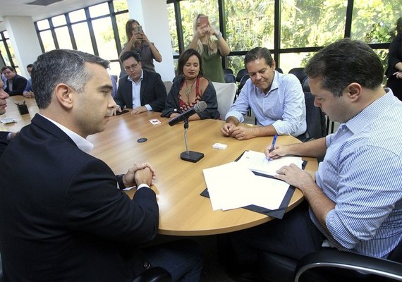 Renan Filho e Rafael Brito inauguram nova indústria em Murici