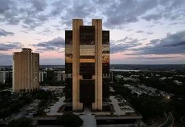 Mercado revisa IPCA para baixo e amplia previsão de avanço do PIB em 2025 e 2026