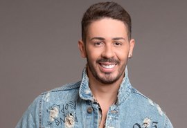 Carlinhos Maia se apresenta em Maceió com show de humor