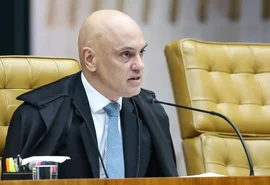 59% dos brasileiros desaprovam decisão de Moraes que vetou visitas de Flávio a Bolsonaro