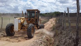 Prefeitura de Anadia realiza recuperação de estradas da zona rural