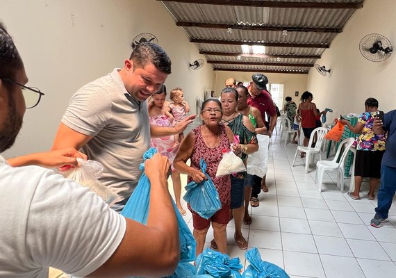Vereador Allan Pierre entrega mais de 3 toneladas de peixes para famílias de comunidades carentes em Maceió