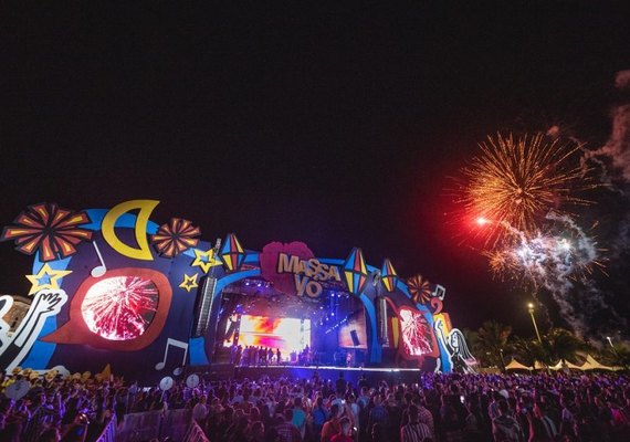 Primeira noite do São João reúne multidão no bairro histórico de Jaraguá