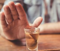 Ministério da Saúde confirma 225 registros de intoxicação por metanol após ingestão de bebida alcoólica