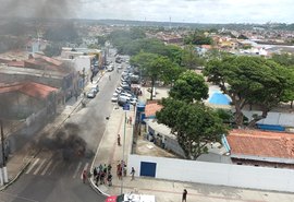 Vídeo: beneficiários do auxílio-moradia protestam em frente ao CRAS do Prado