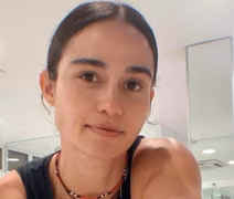 Atriz Nanda Costa faz desabafo sobre fotos de suas filhas tiradas sem autorização