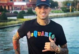 Luan, jogador do Vitória, é exposto por modelo: “Ofertas ridículas”