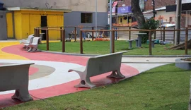 Homem é preso após destruir lixeiras em praça de Maceió