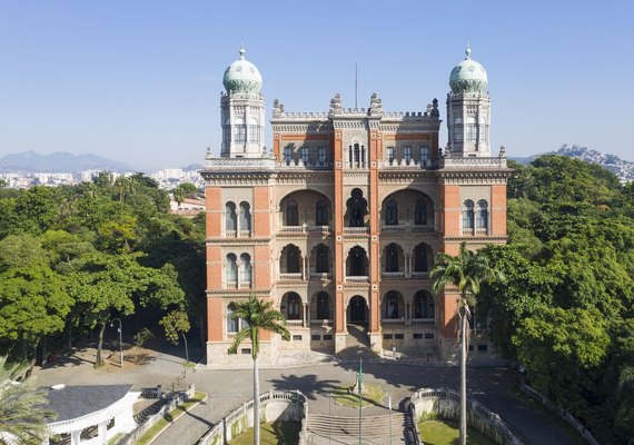 Fiocruz deve receber IFA para produção de vacinas contra a covid no sábado (23)