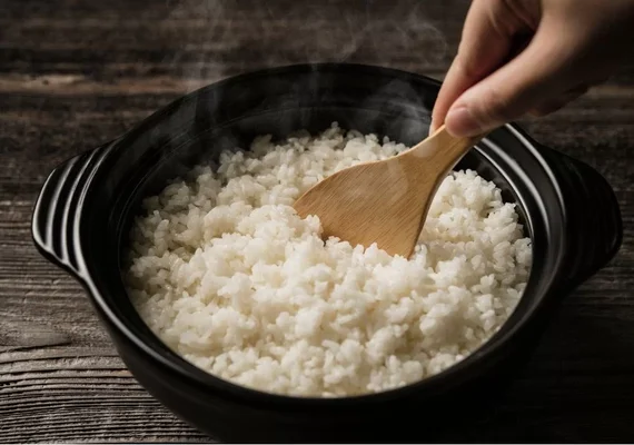 Comer arroz branco é tão prejudicial quanto açúcar puro, diz Harvard