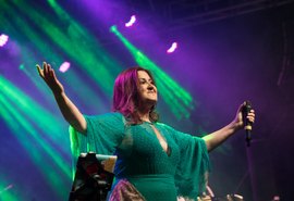 Lives solidárias ajudam cantores e músicos de Maceió
