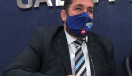 Após ser questionado, vereador por Maceió xinga e ofende internautas