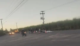 Colisão frontal entre motocicleta e ônibus deixa dois jovens mortos na AL-420