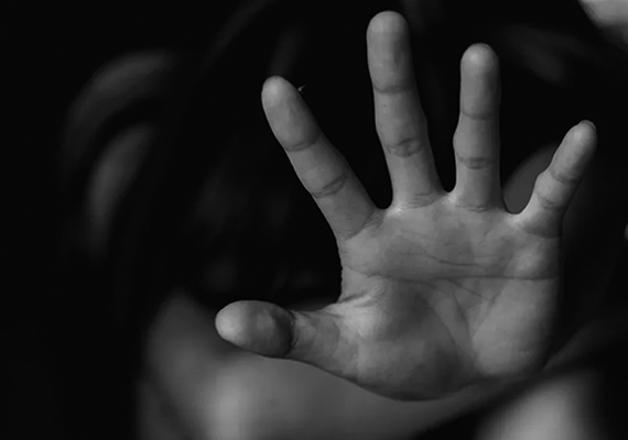 Avó 'vendia' neta de 10 anos para agressores sexuais em Junqueiro