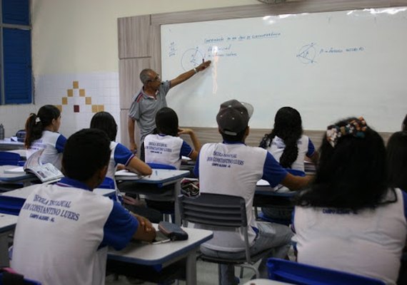 Salário-base de professores de AL pode ter aumento de até 50%