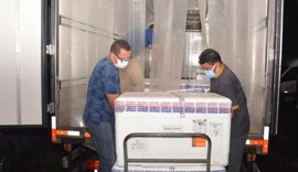 Alagoas recebe novas doses da Astrazeneca e Coronavac para continuar imunização