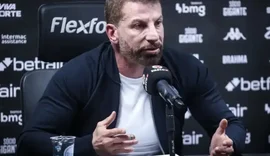 Pedrinho explica saída de Renato do Vasco e critica postura do treinador