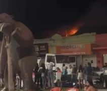 Incêndio atinge lanchonete e se espalha para imóveis vizinhos em Maravilha