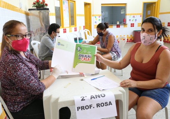 Marechal inicia entrega de apostilas para alunos da rede municipal de ensino