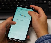 Seis em cada 10 escolas têm regras para uso do celular pelos alunos