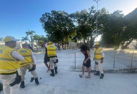 Homem é preso por agredir com chutes e tapas adolescente no Centro