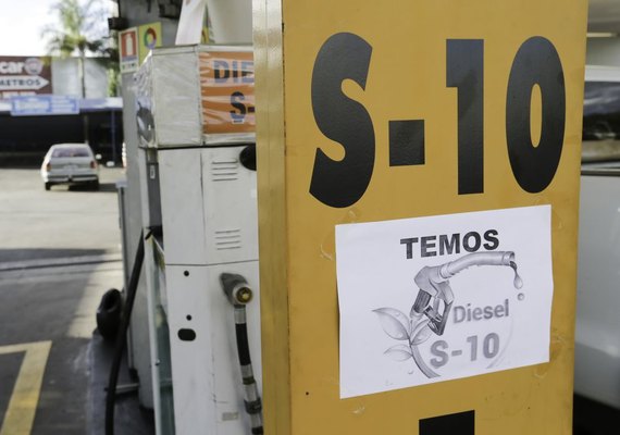 Petrobras adere à subvenção e ajusta preço do diesel para R$ 1,12