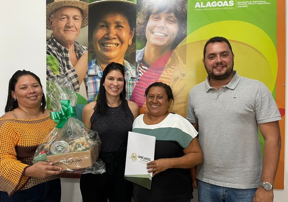 Encerrando o mês da mulher, Unicafes-AL amplia diálogo com liderança femininas