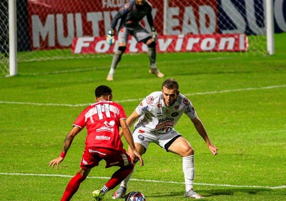 Partida entre CRB e Operário no Rei Pelé termina em empate sem gols marcados