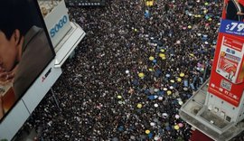 Manifestantes desafiam a polícia em Hong Kong