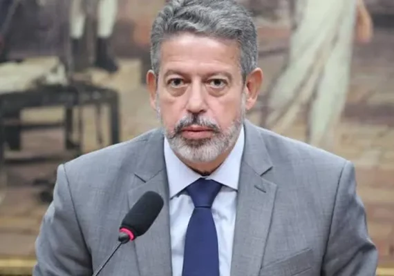 Lira aposta em federação gigante para fortalecer corrida ao Senado