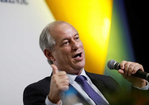 Ciro diz que Brasil não aguenta um novo poste de Lula