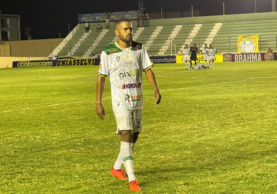 Em família: jogador marca gol e dedica à sua sogra, mãe do treinador da equipe