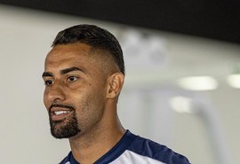 Anunciado na sexta-feira, Matheus Sacramento inicia trabalhos com elenco azulino