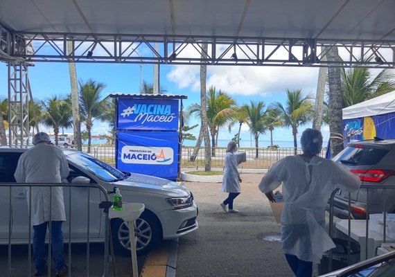 Maceió começa vacinação para pessoas de 21 e 20 anos esta semana