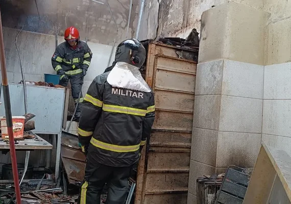 Padaria pega fogo no interior de Alagoas e bombeiros são acionados