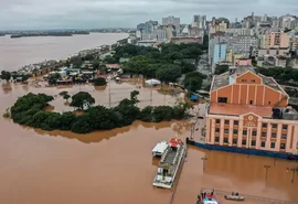 Rio Guaíba se aproxima da cota de alerta em Porto Alegre