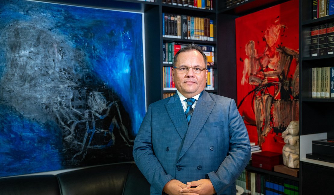 Fernando Maciel ministra palestra na Academia Alagoana de Letras