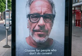 Imagem de Epstein usada em protesto contra óculos de IA da Meta