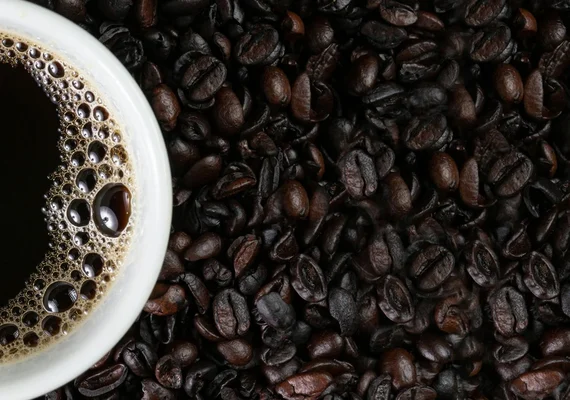 Estudo aponta benefícios do café para o cérebro e o fígado ao longo da vida