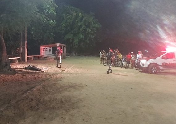 Homem é morto a tiros enquanto assistia partida de futebol no Vergel do Lago