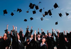 Faculdade é condenada por não emitir diploma