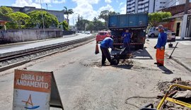 Onze bairros de Maceió são beneficiados com a operação tapa-buraco