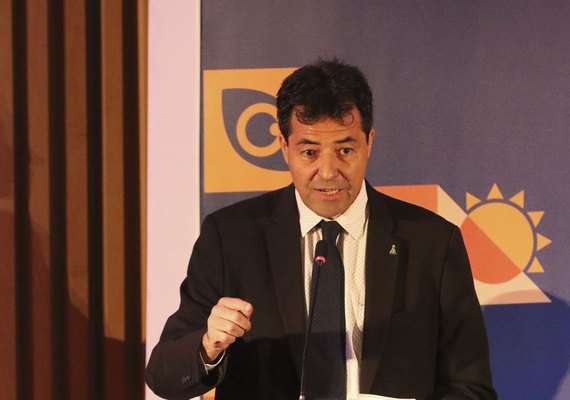 Ministro de Minas e Energia diz que Petrobras venderá refinarias