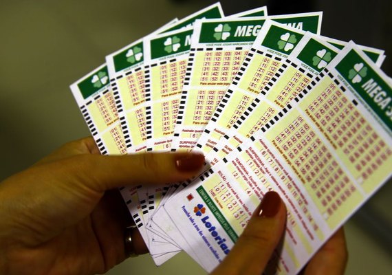 Mega-Sena acumula e prêmio principal vai para R$ 20 milhões