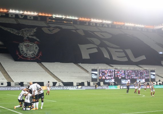 Corinthians ganha do Fluminense com goleada de 5 a 0