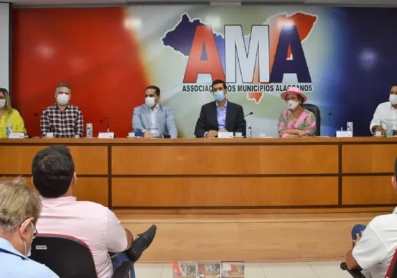 Em reunião, secretário da saúde afirma “momento é de preocupação e alerta”